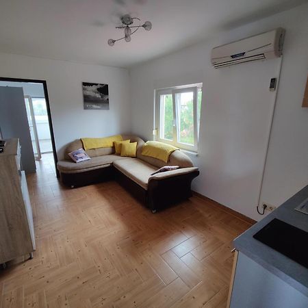 Apartments Fida Vir Εξωτερικό φωτογραφία