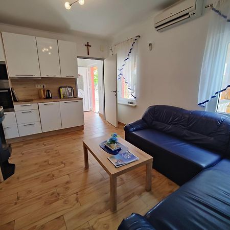 Apartments Fida Vir Εξωτερικό φωτογραφία